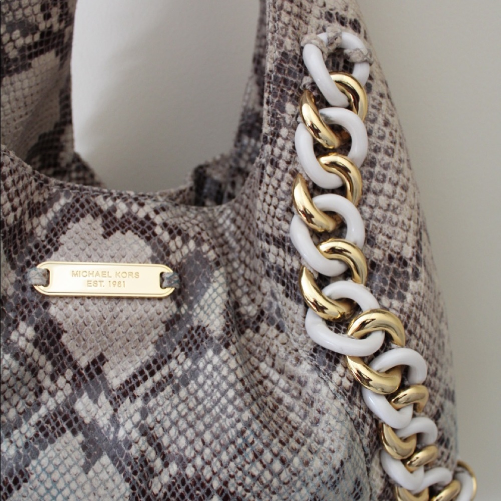 MICHAEL KORS crackled patent leather purse!
